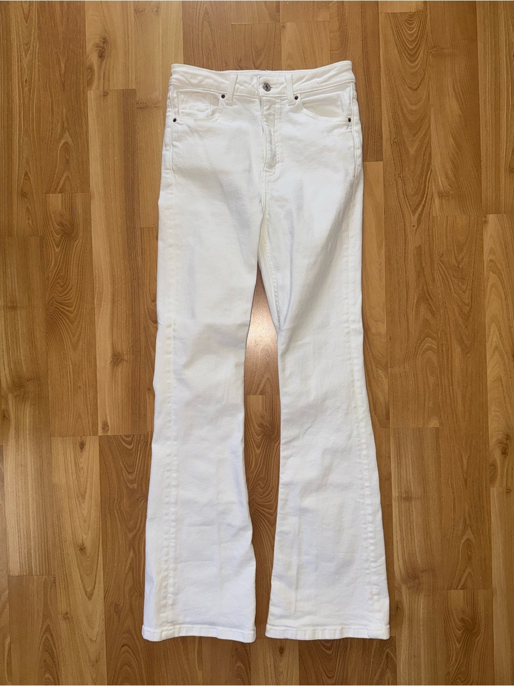 ZARA White Women’s Flare Jeans - Classic Fit size 6 NWOT